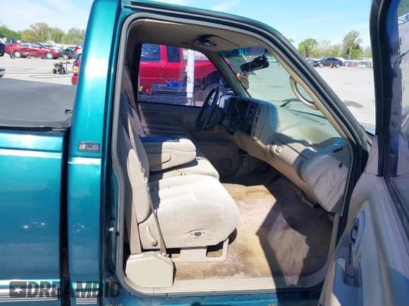 1996 GMC Sierra 1500 с VIN 1GTEC14W1TZ541091, выставлен на аукционе IAAI как лот 42200727 с пробегом 202 194 миль миль и . История ставок и продаж доступна на DreamBid. Изображение 5.