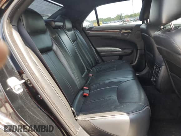 2013 Chrysler 300 C John Varvatos Limited Edition z VIN 2C3CCADG1DH743886, wystawiony jako Copart lot #62554185 z przebiegiem 72 495 mil mil oraz Szkoda całkowita • Salvage title. Historia ofert i sprzedaży dostępna na DreamBid. Obrazek 10.