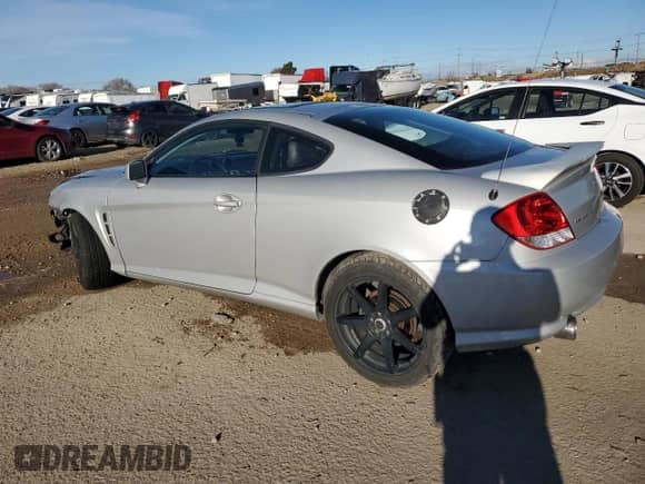 2006 Hyundai Tiburon GT с VIN KMHHN65F26U209337, выставлен на аукционе Copart как лот 85268614 с пробегом 110 955 миль миль и Списание • Salvage title. История ставок и продаж доступна на DreamBid. Изображение 2.