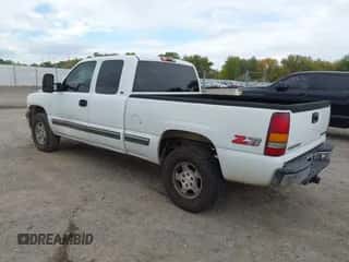 2000 Chevrolet Silverado 1500 LS z VIN 1GCEK19TXYE137190, wystawiony jako IAAI lot #43344334 z przebiegiem 248 137 mil mil oraz . Historia ofert i sprzedaży dostępna na DreamBid. Obrazek 3.