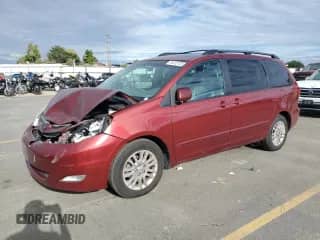 2010 Toyota Sienna XLE с VIN 5TDYK4CC1AS342159, выставлен на аукционе Copart как лот 84412115 с пробегом 214 042 миль миль и Списание • Salvage title. История ставок и продаж доступна на DreamBid. Изображение 1.