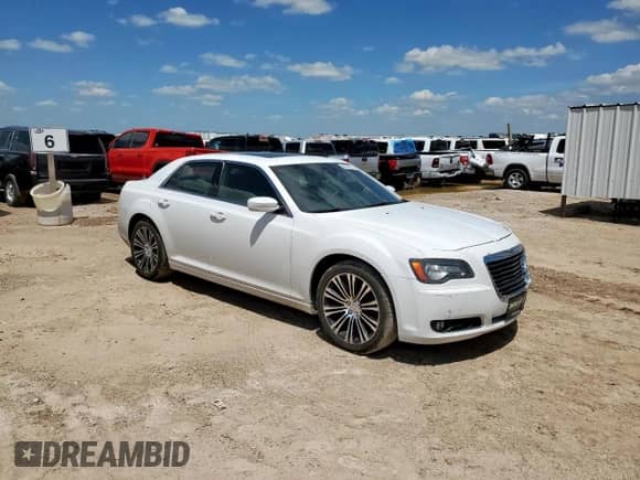 2012 Chrysler 300 S z VIN 2C3CCABG6CH142457, wystawiony jako Copart lot #66562285 z przebiegiem 167 099 mil mil oraz Szkoda całkowita • Salvage title. Historia ofert i sprzedaży dostępna na DreamBid. Obrazek 4.