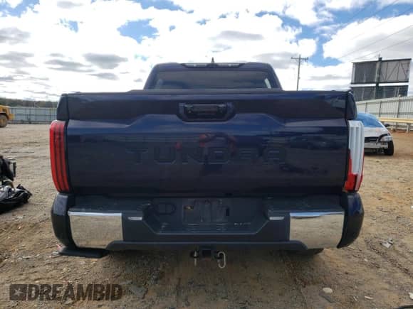 2024 Toyota Tundra SR5 z VIN 5TFLA5DB1RX148794, wystawiony jako Copart lot #86281395 z przebiegiem 5 445 mil mil oraz Szkoda całkowita • Salvage title. Historia ofert i sprzedaży dostępna na DreamBid. Obrazek 6.