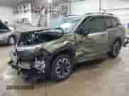 2025 Subaru Forester Premium z VIN JF2SLDDC9SH438517, wystawiony jako IAAI lot #42503076 z przebiegiem 7 773 mil mil oraz . Historia ofert i sprzedaży dostępna na DreamBid. Obrazek 2.
