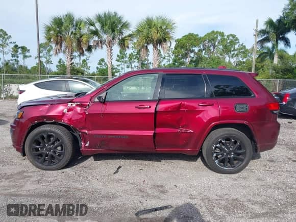 2018 Jeep Grand Cherokee Laredo E with VIN 1C4RJEAG3JC380531, listed as a IAAI auction lot 43147543 with 96,871 mi miles and . Bid and sale history available at DreamBid. Image 14.