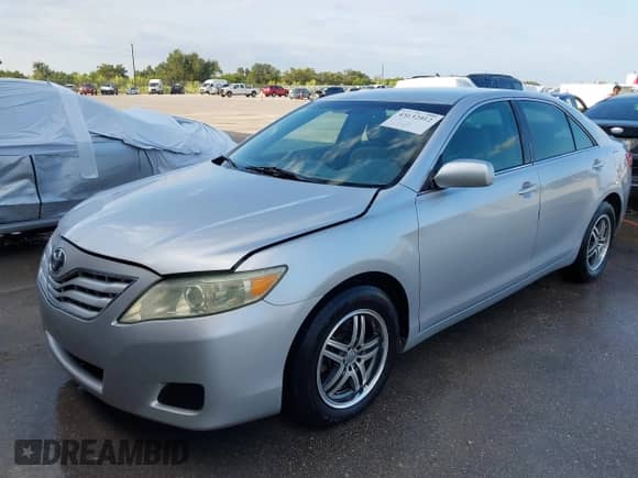 2011 Toyota Camry LE with VIN 4T1BF3EK9BU629735, listed as a IAAI auction lot 43132012 with 189,176 mi miles and . Bid and sale history available at DreamBid. Image 2.