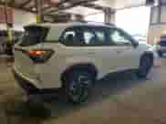 2025 Subaru Forester Limited z VIN JF2SLDNCXSH477521, wystawiony jako Copart lot #90104935 z przebiegiem 7 942 mil mil oraz Szkoda całkowita • Salvage title. Historia ofert i sprzedaży dostępna na DreamBid. Obrazek 3.