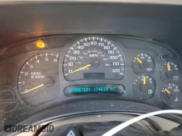 2005 Chevrolet Silverado 1500 z VIN 1GCEC14T85Z331547, wystawiony jako Copart lot #88921415 z przebiegiem 174 810 mil mil oraz Czysty tytuł • Clean title. Historia ofert i sprzedaży dostępna na DreamBid. Obrazek 9.