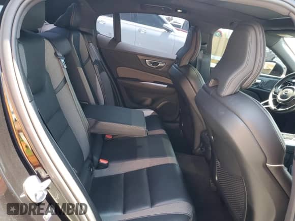 2024 Volvo S60 Plus Black Edition z VIN 7JRL12TH9RG311245, wystawiony jako Copart lot #64662565 z przebiegiem 41 631 mil mil oraz Szkoda całkowita • Salvage title. Historia ofert i sprzedaży dostępna na DreamBid. Obrazek 10.