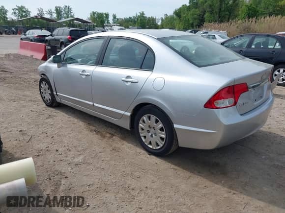 2010 Honda Civic с VIN 19XFA1E37AE011120, выставлен на аукционе IAAI как лот 42123347 с пробегом 61 881 миль миль и . История ставок и продаж доступна на DreamBid. Изображение 3.