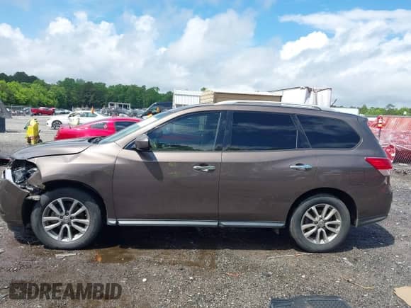 2015 Nissan Pathfinder SV с VIN 5N1AR2MN0FC704228, выставлен на аукционе IAAI как лот 42248054 с пробегом 144 106 миль миль и . История ставок и продаж доступна на DreamBid. Изображение 14.