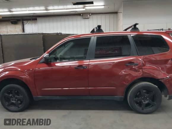 2010 Subaru Forester X с VIN JF2SH6AC7AG761308, выставлен на аукционе IAAI как лот 42584058 с пробегом 164 832 миль миль и . История ставок и продаж доступна на DreamBid. Изображение 14.