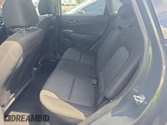 2023 Hyundai Kona SEL z VIN KM8K62AB9PU027750, wystawiony jako IAAI lot #42905821 z przebiegiem 40 985 mil mil oraz . Historia ofert i sprzedaży dostępna na DreamBid. Obrazek 1.