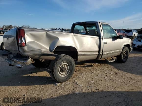 2000 Chevrolet Silverado 2500 с VIN 1GCGC24R8YR160161, выставлен на аукционе Copart как лот 41635745 с пробегом 282 281 миль миль и Списание • Salvage title. История ставок и продаж доступна на DreamBid. Изображение 3.