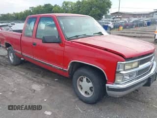 1998 Chevrolet Silverado 1500 z VIN 1GCEC19W2WE210041, wystawiony jako IAAI lot #43010829 z przebiegiem 217 433 mil mil oraz . Historia ofert i sprzedaży dostępna na DreamBid. Obrazek 1.