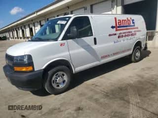 2022 Chevrolet Express Cargo с VIN 1GCWGBF7XN1187044, выставлен на аукционе Copart как лот 49699115 с пробегом 82 379 миль миль и Списание • Salvage title. История ставок и продаж доступна на DreamBid. Изображение 1.