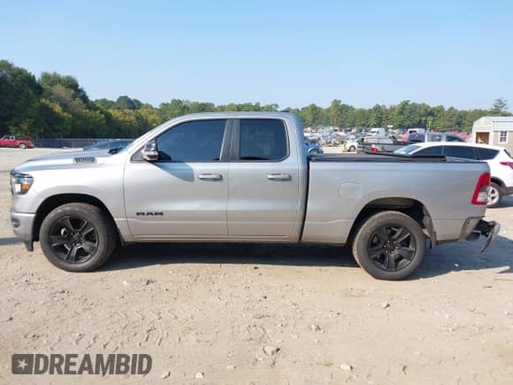 2022 Ram 1500 Big Horn z VIN 1C6RREBT4NN219126, wystawiony jako IAAI lot #43249041 z przebiegiem 134 956 mil mil oraz . Historia ofert i sprzedaży dostępna na DreamBid. Obrazek 14.