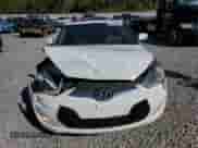 2013 Hyundai Veloster w/Gray Int z VIN KMHTC6AD4DU104557, wystawiony jako Copart lot #86129525 z przebiegiem 109 991 mil mil oraz Szkoda całkowita • Salvage title. Historia ofert i sprzedaży dostępna na DreamBid. Obrazek 5.
