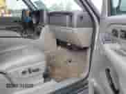 2004 Chevrolet Tahoe LT z VIN 1GNEC13Z74J171381, wystawiony jako IAAI lot #42545235 z przebiegiem 159 848 mil mil oraz . Historia ofert i sprzedaży dostępna na DreamBid. Obrazek 5.