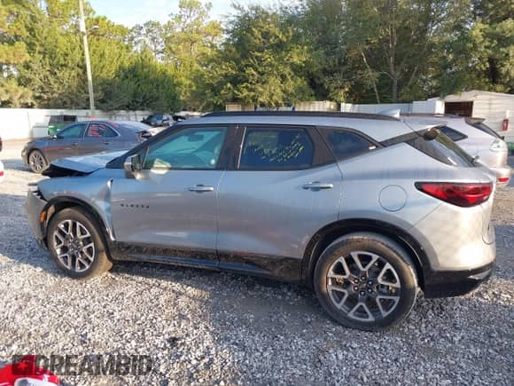 2025 Chevrolet Blazer RS с VIN 3GNKBERS1SS223610, выставлен на аукционе IAAI как лот 43276598 с пробегом 11 378 миль миль и . История ставок и продаж доступна на DreamBid. Изображение 15.