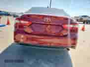 2020 Toyota Camry LE z VIN 4T1C11AK4LU874473, wystawiony jako Copart lot #81979065 z przebiegiem 90 063 mil mil oraz Szkoda całkowita • Salvage title. Historia ofert i sprzedaży dostępna na DreamBid. Obrazek 6.