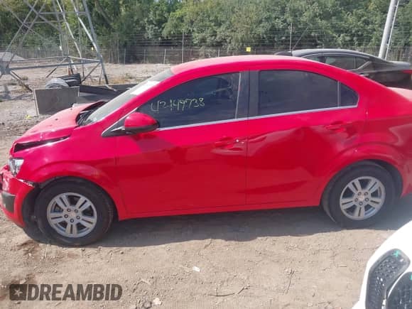 2015 Chevrolet Sonic LT с VIN 1G1JC5SB6F4136425, выставлен на аукционе IAAI как лот 43149738 с пробегом 106 588 миль миль и . История ставок и продаж доступна на DreamBid. Изображение 14.