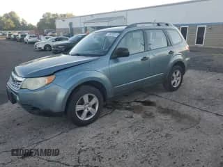 2011 Subaru Forester X z VIN JF2SHABC4BH709776, wystawiony jako Copart lot #85783515 z przebiegiem 138 388 mil mil oraz Szkoda całkowita • Salvage title. Historia ofert i sprzedaży dostępna na DreamBid. Obrazek 1.