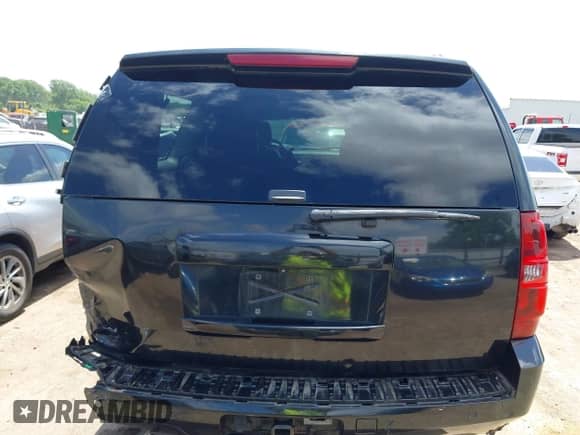 2010 Chevrolet Suburban LT z VIN 1GNUCJE08AR133987, wystawiony jako IAAI lot #42413997 z przebiegiem 268 401 mil mil oraz . Historia ofert i sprzedaży dostępna na DreamBid. Obrazek 17.