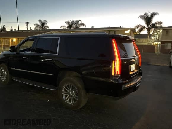 2018 Cadillac Escalade with VIN 1GYS4GKJ7JR306518, listed as a Copart auction lot 73895064 with 129,681 mi miles and Salvage title. Bid and sale history available at DreamBid. Image 3.