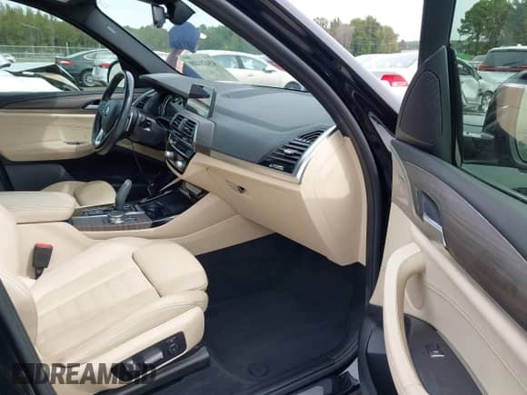 2018 BMW X3 xDrive30i z VIN 5UXTR9C51JLC77661, wystawiony jako IAAI lot #43421100 z przebiegiem 103 649 mil mil oraz . Historia ofert i sprzedaży dostępna na DreamBid. Obrazek 5.