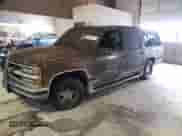 1997 Chevrolet Suburban с VIN 1GNEC16R1VJ352537, выставлен на аукционе Copart как лот 74200024 с пробегом Не указан миль и На запчасти • Non repairable. История ставок и продаж доступна на DreamBid. Изображение 1.
