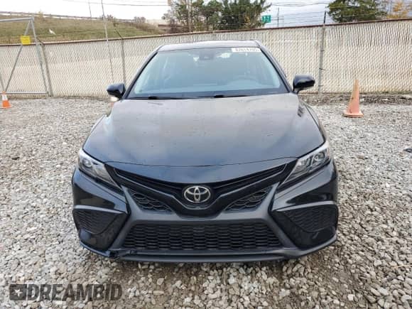 2021 Toyota Camry SE z VIN 4T1T11AK9MU465502, wystawiony jako Copart lot #82614705 z przebiegiem 70 117 mil mil oraz Szkoda całkowita • Salvage title. Historia ofert i sprzedaży dostępna na DreamBid. Obrazek 5.