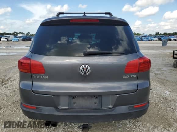 2012 Volkswagen Tiguan S с VIN WVGAV7AX4CW000140, выставлен на аукционе Copart как лот 80901355 с пробегом 133 056 миль миль и Списание • Salvage title. История ставок и продаж доступна на DreamBid. Изображение 6.