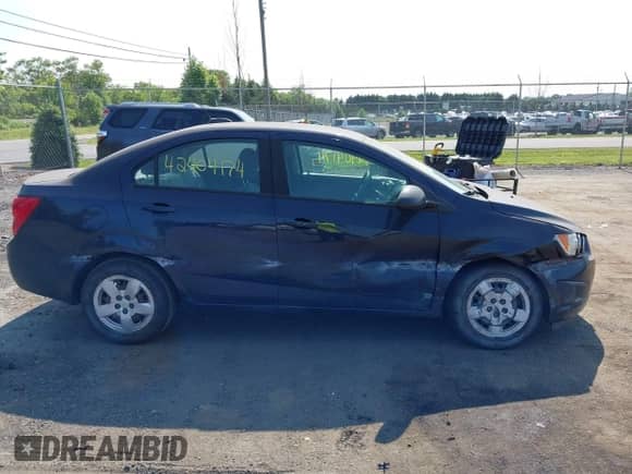 2015 Chevrolet Sonic LS с VIN 1G1JA5SH4F4135560, выставлен на аукционе IAAI как лот 42404174 с пробегом 75 546 миль миль и . История ставок и продаж доступна на DreamBid. Изображение 13.