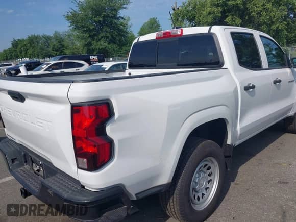 2023 Chevrolet Colorado 2WD Work Truck с VIN 1GCPSBEK7P1156474, выставлен на аукционе IAAI как лот 42871378 с пробегом 22 835 миль миль и . История ставок и продаж доступна на DreamBid. Изображение 4.