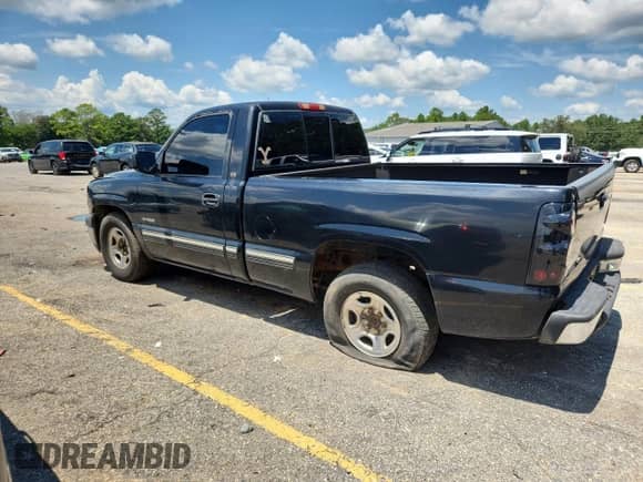 2000 Chevrolet Silverado 1500 LS with VIN 1GCEC14T6YZ150676, listed as a Copart auction lot 66183595 with 286,332 mi miles and Salvage title. Bid and sale history available at DreamBid. Image 2.
