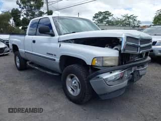 2001 Dodge 1500 z VIN 1B7HF13Z71J218255, wystawiony jako IAAI lot #43145417 z przebiegiem 106 936 mil mil oraz . Historia ofert i sprzedaży dostępna na DreamBid. Obrazek 1.