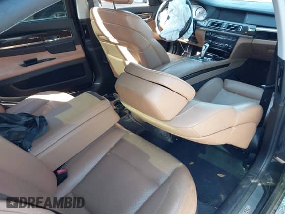 2012 BMW 7 Series 750Li xDrive z VIN WBAKC8C53CC435553, wystawiony jako IAAI lot #41852097 z przebiegiem 127 418 mil mil oraz . Historia ofert i sprzedaży dostępna na DreamBid. Obrazek 8.