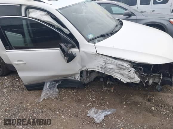 2017 Volkswagen Tiguan Wolfsburg Edition с VIN WVGRV7AX6HK013019, выставлен на аукционе IAAI как лот 43557249 с пробегом 111 435 миль миль и . История ставок и продаж доступна на DreamBid. Изображение 6.