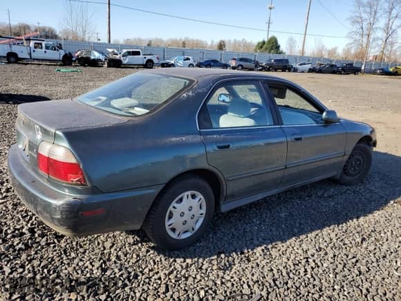 1997 Honda Accord Value z VIN 1HGCD5681VA189871, wystawiony jako Copart lot #42367595 z przebiegiem 207 880 mil mil oraz Szkoda całkowita • Salvage title. Historia ofert i sprzedaży dostępna na DreamBid. Obrazek 3.