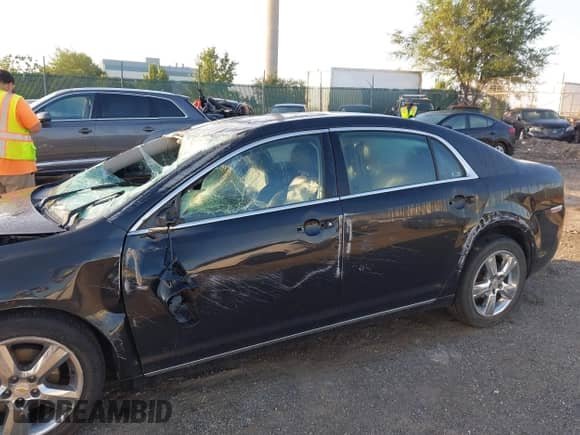 2010 Chevrolet Malibu 2LT z VIN 1G1ZD5EB9AF262920, wystawiony jako IAAI lot #42836449 z przebiegiem Nie podano mil oraz . Historia ofert i sprzedaży dostępna na DreamBid. Obrazek 12.