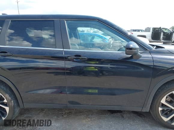 2024 Mitsubishi Outlander SE z VIN JA4J3VA81RZ012612, wystawiony jako IAAI lot #42987561 z przebiegiem 35 220 mil mil oraz . Historia ofert i sprzedaży dostępna na DreamBid. Obrazek 13.