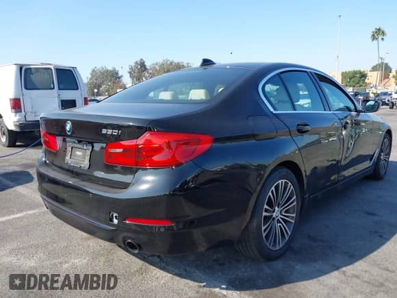 2019 BMW 5 Series 530i with VIN WBAJA5C58KWW09274, listed as a IAAI auction lot 43227065 with 97,443 mi miles and . Bid and sale history available at DreamBid. Image 4.