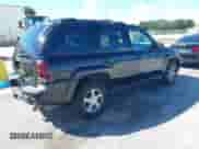 2006 Chevrolet TrailBlazer LS z VIN 1GNDT13S862127594, wystawiony jako IAAI lot #43459870 z przebiegiem 399 888 mil mil oraz . Historia ofert i sprzedaży dostępna na DreamBid. Obrazek 4.