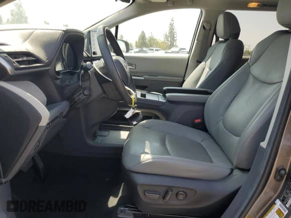 2024 Toyota Sienna Limited с VIN 5TDZRKEC6RS189999, выставлен на аукционе Copart как лот 62719365 с пробегом 21 225 миль миль и Списание • Salvage title. История ставок и продаж доступна на DreamBid. Изображение 7.