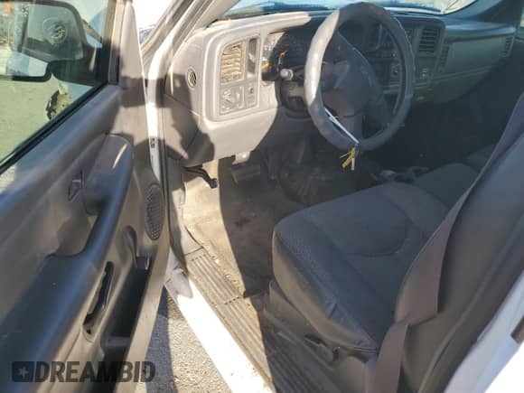 2003 GMC Sierra 1500 Work Truck with VIN 1GTEC14V33E292968, listed as a Copart auction lot 73603084 with 146,228 mi miles and Salvage title. Bid and sale history available at DreamBid. Image 8.