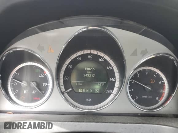 2009 Mercedes-Benz C 300 Sport z VIN WDDGF54X49R061402, wystawiony jako Copart lot #70928645 z przebiegiem 245 217 mil mil oraz Szkoda całkowita • Salvage title. Historia ofert i sprzedaży dostępna na DreamBid. Obrazek 9.