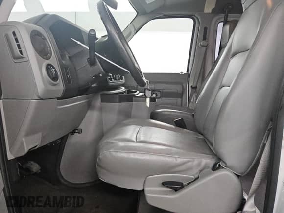 2013 Ford Econoline Cargo Commercial z VIN 1FTNS2EW5DDA19960, wystawiony jako Copart lot #47028585 z przebiegiem 27 714 mil mil oraz Czysty tytuł • Clean title. Historia ofert i sprzedaży dostępna na DreamBid. Obrazek 7.