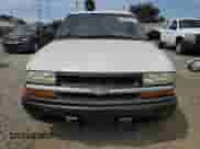 2002 Chevrolet S-10 LS z VIN 1GCCS19W728187875, wystawiony jako Copart lot #70057915 z przebiegiem 138 033 mil mil oraz Czysty tytuł • Clean title. Historia ofert i sprzedaży dostępna na DreamBid. Obrazek 5.