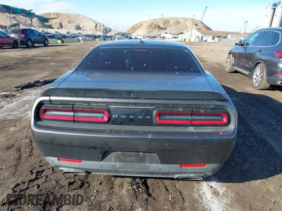 2016 Dodge Challenger R/T Scat Pack z VIN 2C3CDZFJ1GH249729, wystawiony jako IAAI lot #41589369 z przebiegiem 44 555 mil mil oraz . Historia ofert i sprzedaży dostępna na DreamBid. Obrazek 16.